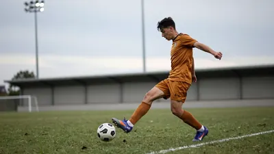 Zak Williams scored a spectacular 25-yard winner for Barnet just minutes after manager Dean Brennan had challenged him at...